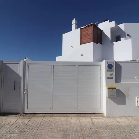 Sunset House Lanzarote- House In With Sea View Tias