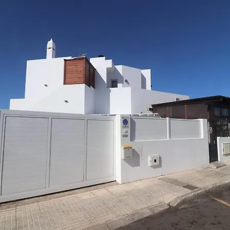 Sunset House Lanzarote- House In With Sea View Tias