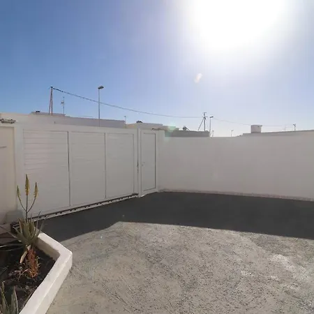 Sunset House Lanzarote- House In With Sea View Tias